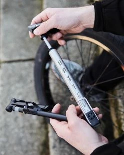 Pompe UNITED Mini Track Pump 10 Pompe UNITED Mini Track Pump -équipement vélo Soldes 87988194 10156908501487791 8417136426910482432 o