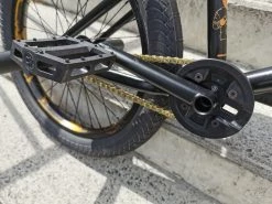 Cinema BMX HARO X PREMIUM Chad Kerley Custom Street 21′ Freecoaster -équipement vélo Soldes BMX HARO x PREMIUM x CINEMA Chad Kerley Custom Street 21 Freecoaster Black Gold10 scaled 1