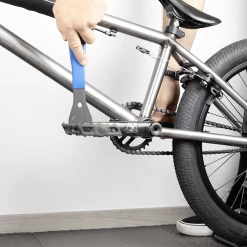 LES TROIS ROUX Montage D’une Paire De Pédales