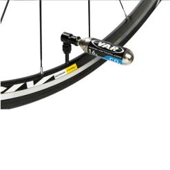 Gonfleur Cartouche CO2 VAR Presta / Schrader -équipement vélo Soldes Gonfleur Cartouche CO2 VAR Presta Schrader 2