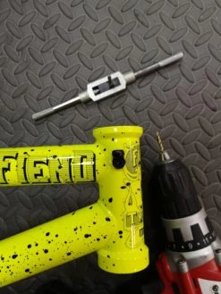 LES TROIS ROUX Taraudage Cadre Pour Gyro Tabs Rotor