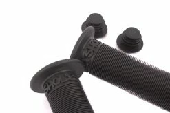 Poignées KHE Shola -équipement vélo Soldes KHE Shola grips 1 4ndI0JeOJeZr7I