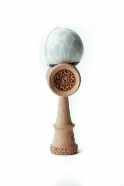 Kendama SWEETS KENDAMAS Reed Stark Moonlight Safari Pro Model Boost “Cushion” -équipement vélo Soldes MG 1490 4fc91a12 021c 42af b888 641c8429954b 1024x1024