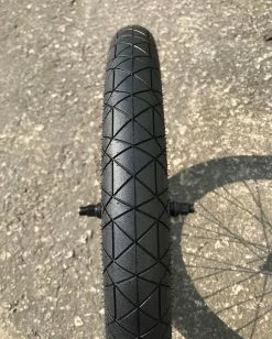 Pneu ECLAT Mugen Rigide 1’95 -équipement vélo Soldes Pneu mugen eclat 195