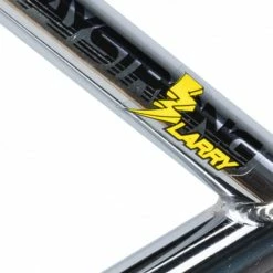 Guidon STAY STRONG Larry Edgar 9″ Signature 2022 10 Guidon STAY STRONG Larry Edgar 9″ Signature 2022 -équipement vélo Soldes guidon stay strong larry edgar sig 2021 9 chrome 1