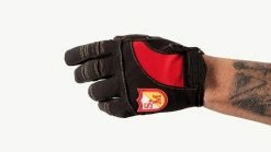 Gants Biltwell X S&M Shield Black / Red -équipement vélo Soldes products SMGLOVE HANDMODEL preview 980x551 1